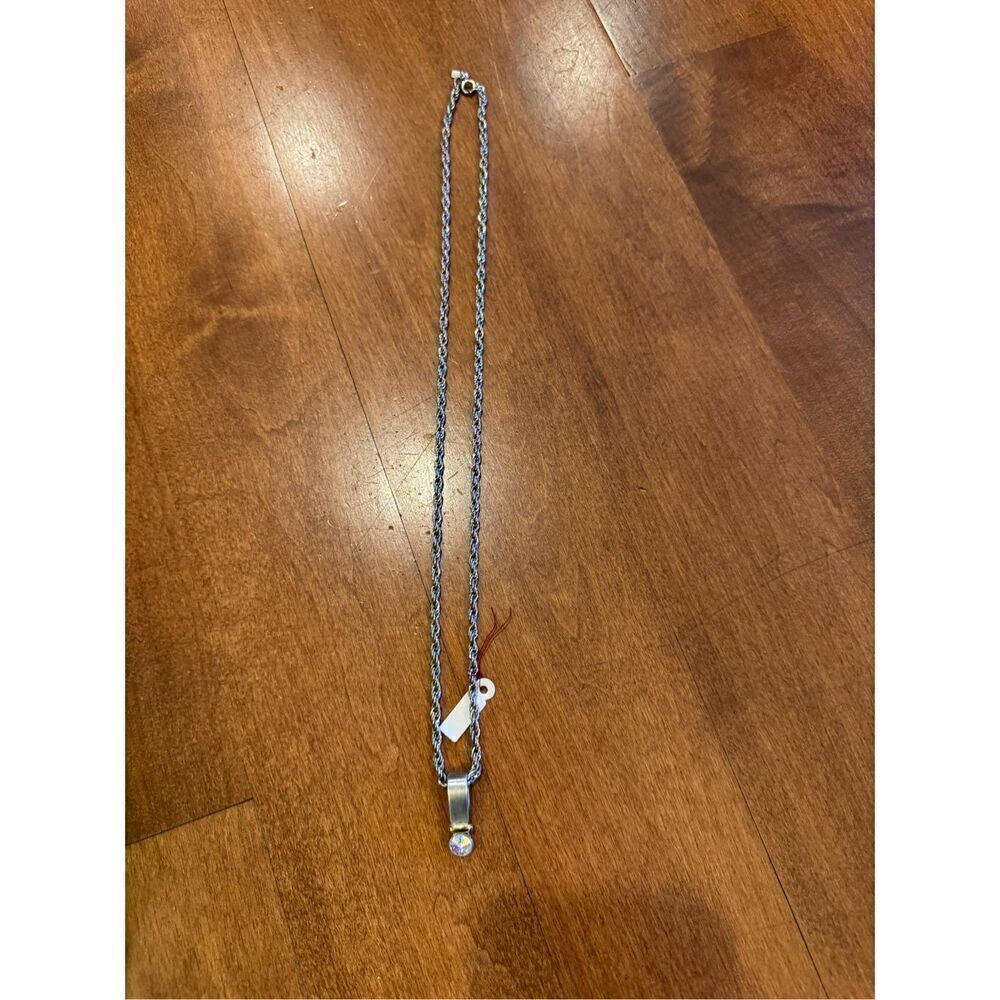 Premier designs, beautiful pendant/necklace